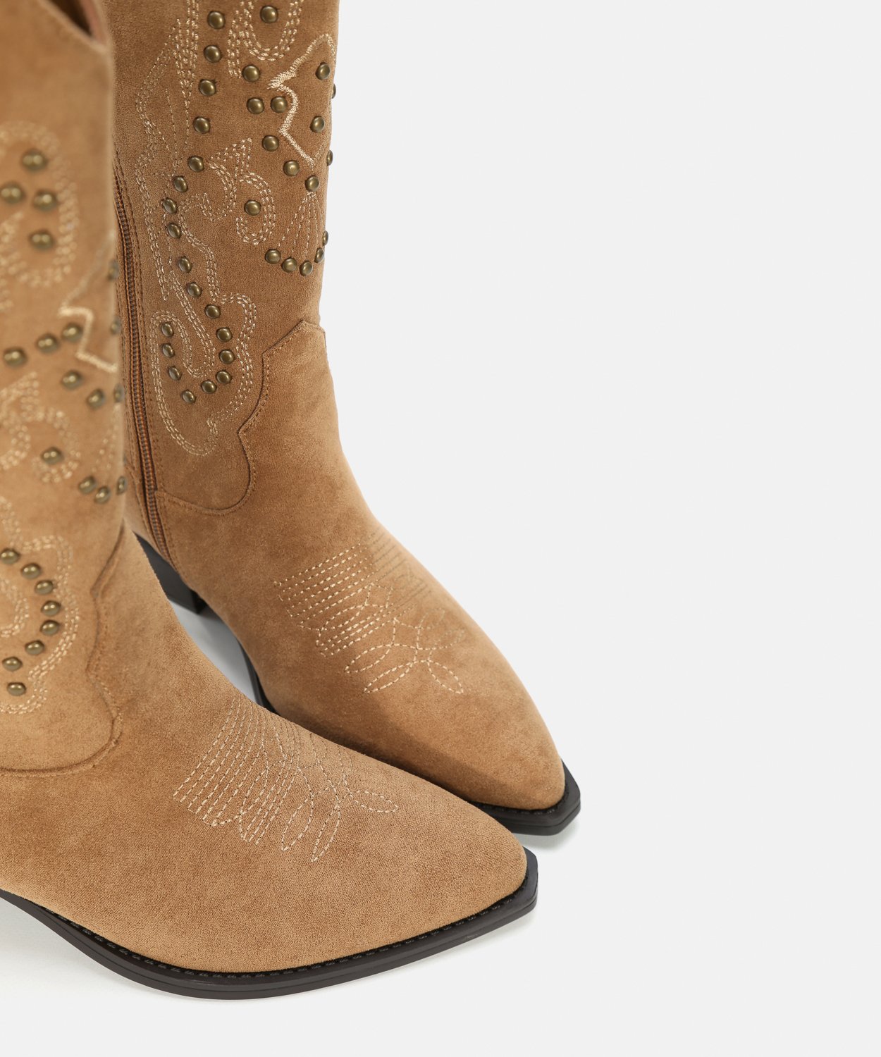 Botas cowboy salto cano m&eacute;dio tachas image number null